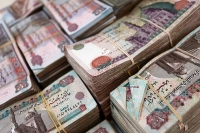Should I exchange money before I travel to Hurghada?